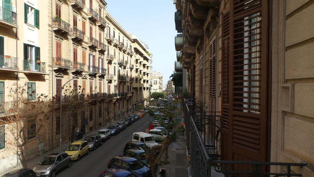 Bed and Breakfast Bb Essenze Palermo Exterior foto